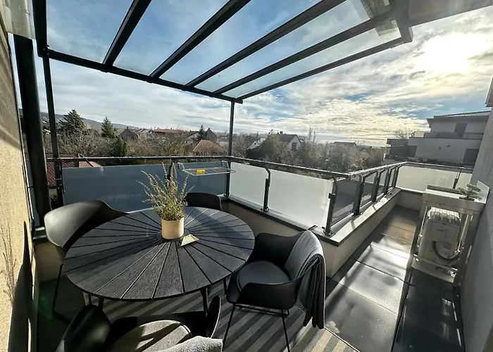 Marina Apartment By Dora